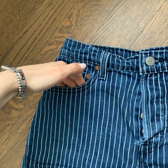 LEVI'S® X STRANGER THINGS Ribcage Denim Shorts Pinstripe Blue Size 28 Women’s - Picture 7 of 16